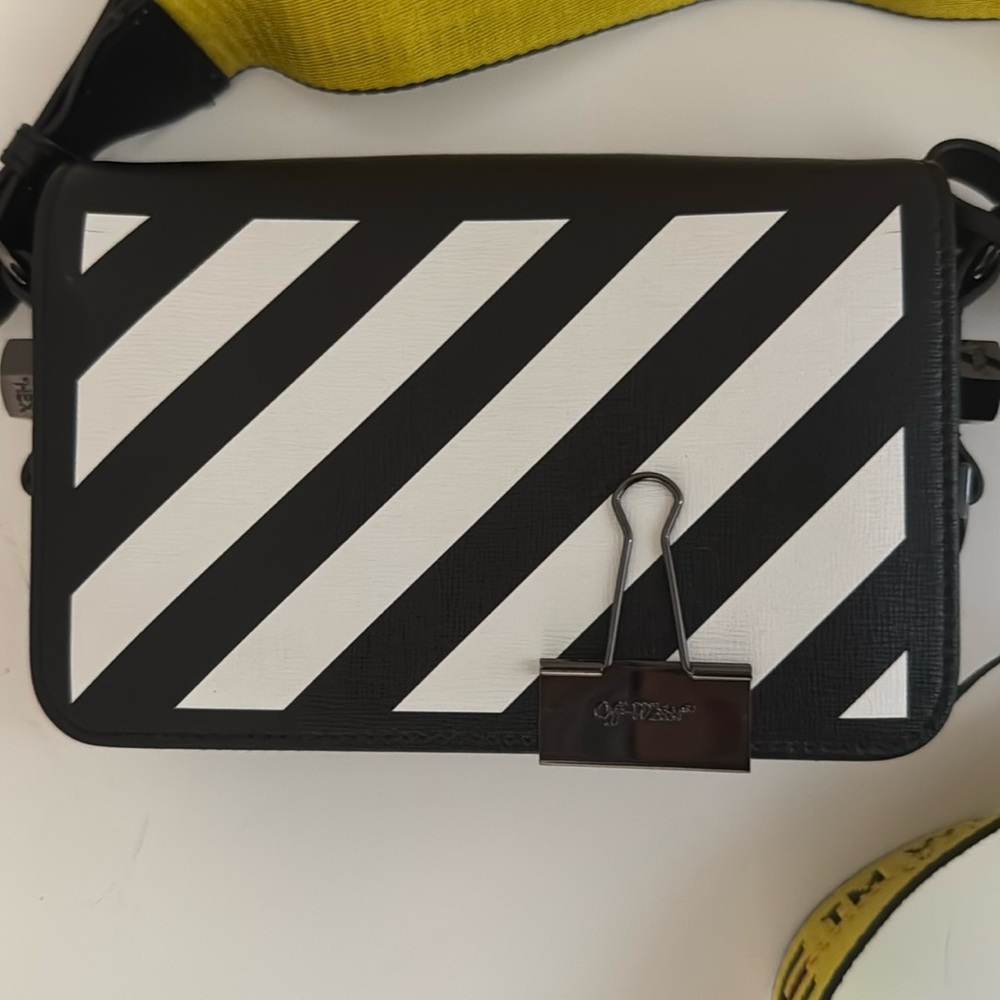 Off-White Black/White Diagonal Print Leather
Mini Binder Clip Crossbody Bag - Picture 4 of 10